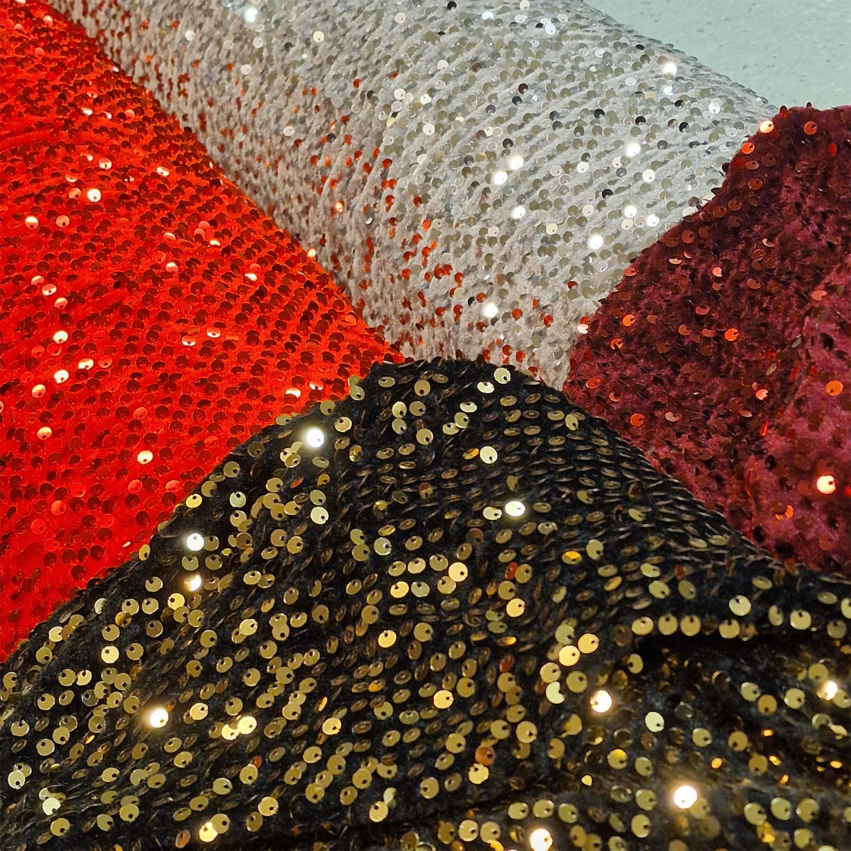 Paljetter p&aring; stretchvelour 807