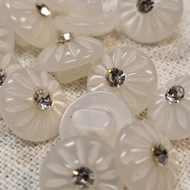 Liten hvit med strass (11mm)