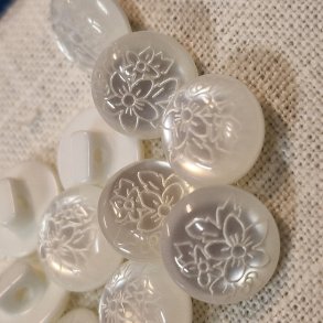 Blank hvit stettknapp m/mnster (11mm)