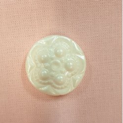 Perlehvit stor med blomst undersydd (22mm)