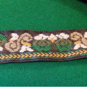 Ullbnd 35 mm - Grnn hovedfarge, oker, grbeige, offwhite. Brunmelert bunn