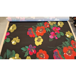 Store roser p svart bunn - 94% viskose/6% elastan (140cm)