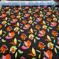 Store tulipaner p svart bunn - 94% viskose / 6% elastan (140cm)