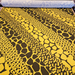 Gul geometri - 94 % viskose / 6 % elastan (140cm)