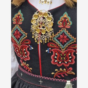 Sunnmrsbunad m/kep - Dame, svart norsk stoff - matr.pr - P LAGER N!