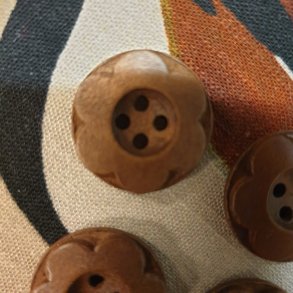 Brun treknapp, blomst (20mm)