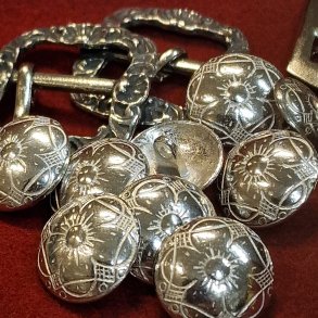 Tinnknapper til Sunnmrsbunad, hndstpte